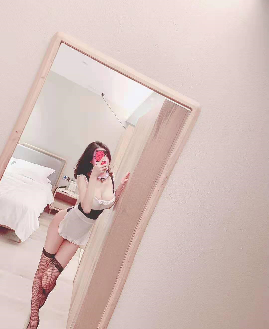 验证完一个嫩妹儿，身材好颜值在线，活也巴适得很